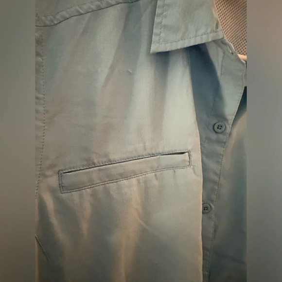 L.L. Bean insect shield blue short sleeve button down shirt - Picture 4 of 8